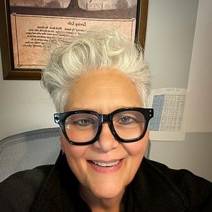 Meet your Posher, Laurie